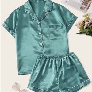 ✨Green Silk Pajama Set✨